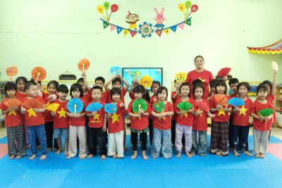 Hoạt động tạo hình ” làm quạt giấy cầm tay” (EDP)- 5A( GV Bùi thị Phương Dung