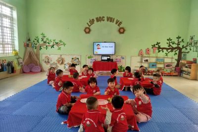 KN Bóc vỏ chuối lớp NTA1- GV Trần Thị Thủy