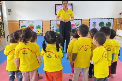 CĐ Nhận biết hoa hồng, hoa cúc lớp NTB1- GV Ngô Thị Thơm